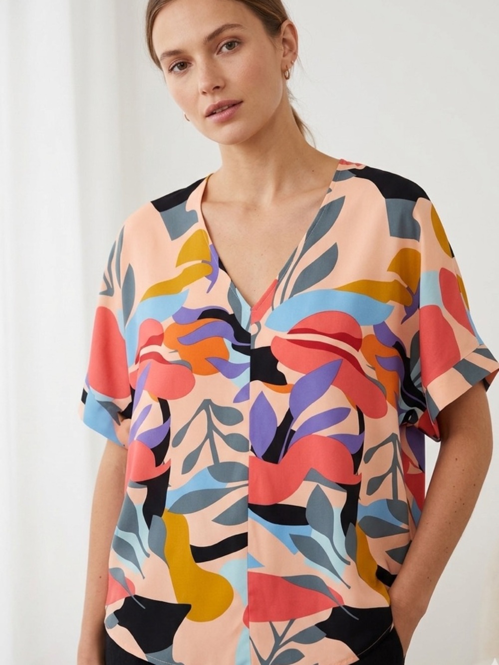 Jodifl Abstract Print Blouse Medium Colorful V Neck Flowy Resort Top